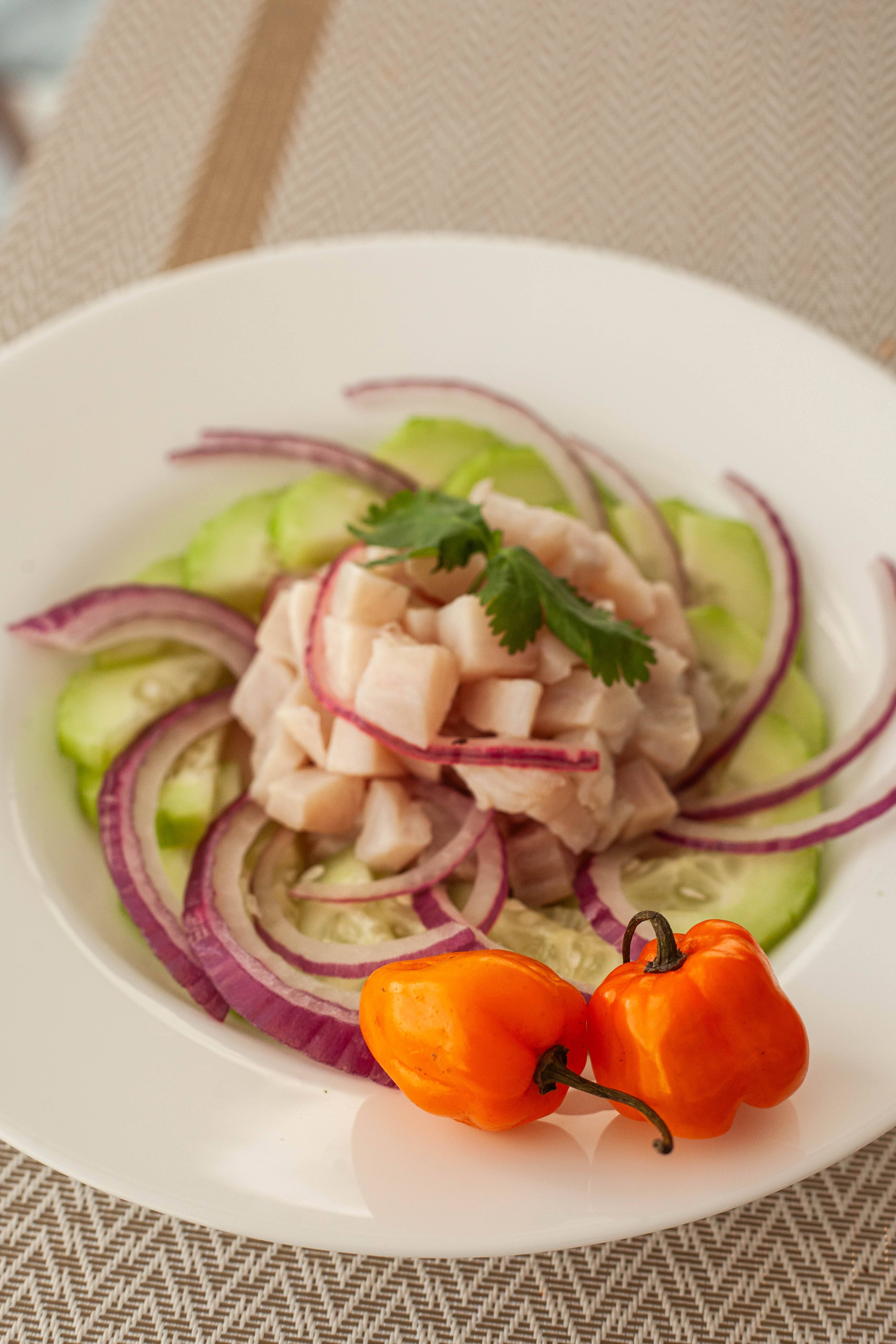 Ceviche de Pescado Blanco con Habanero Naranja y Cebolla Morada