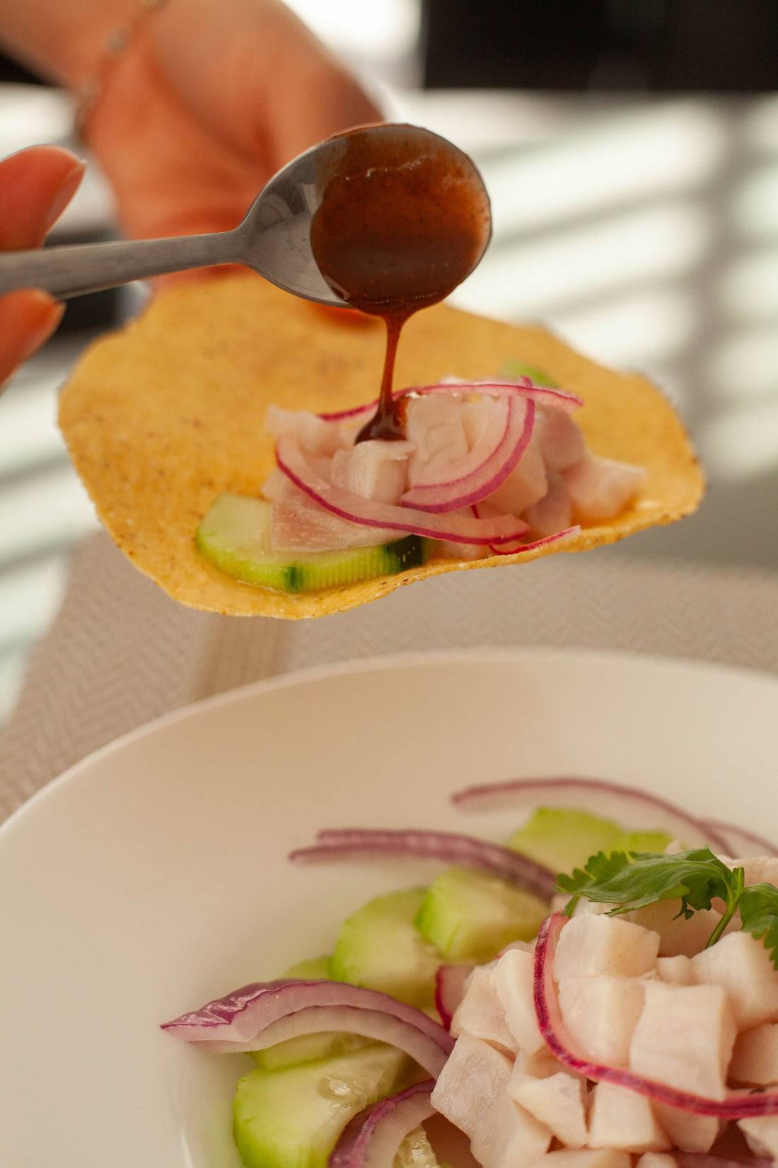 Tostadas de Ceviche Fresco con Salsa Chilito Noble