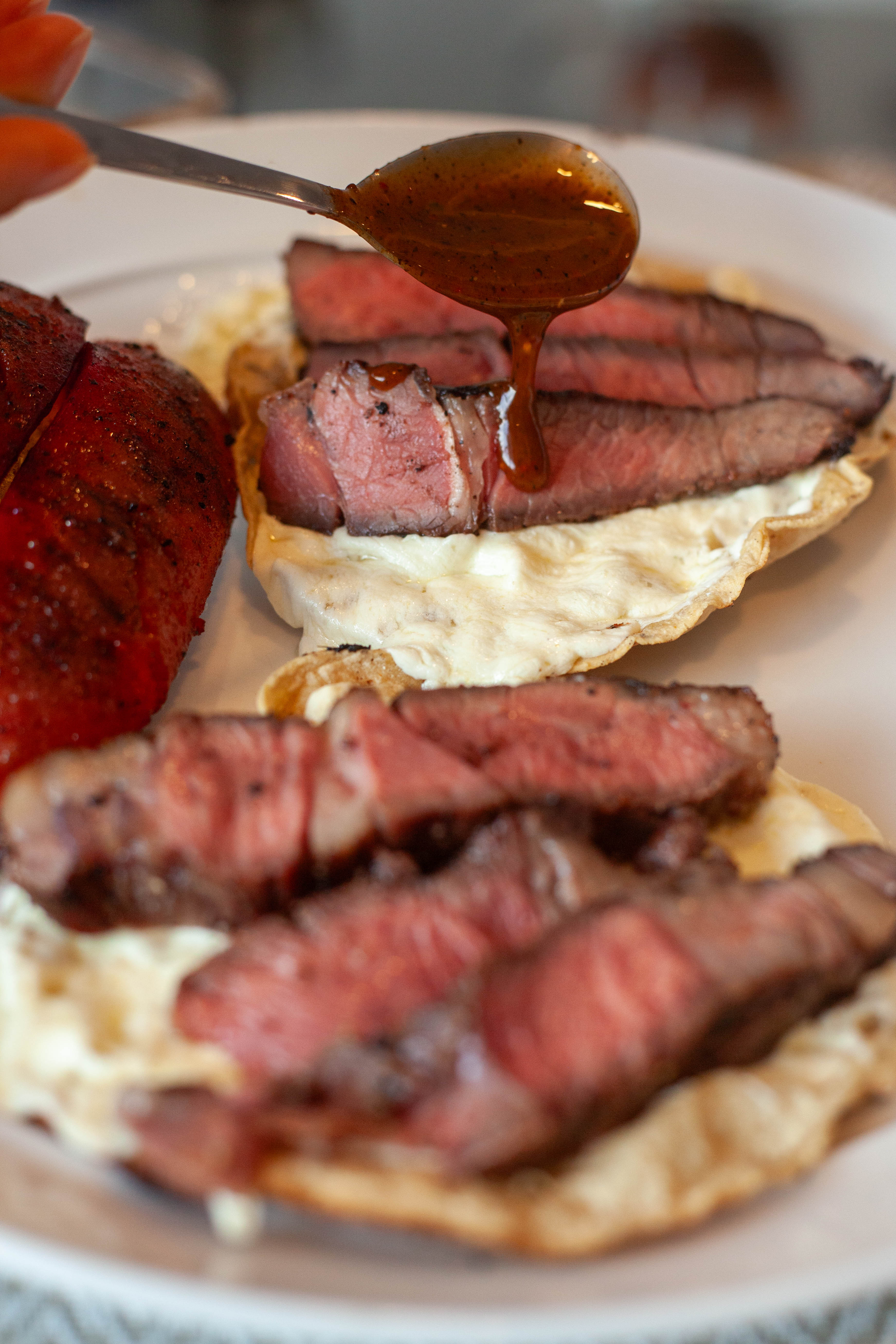 Tostadas de Carne Asada con Chorizo y Salsas Picantes