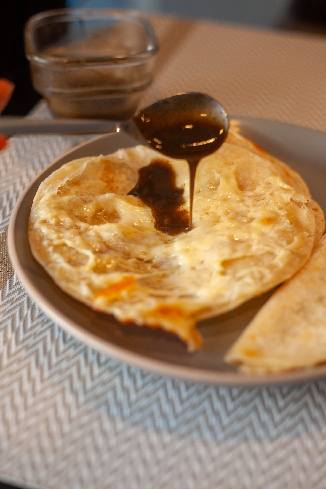 Quesadillas de Queso con Salsa Ahumada Casera