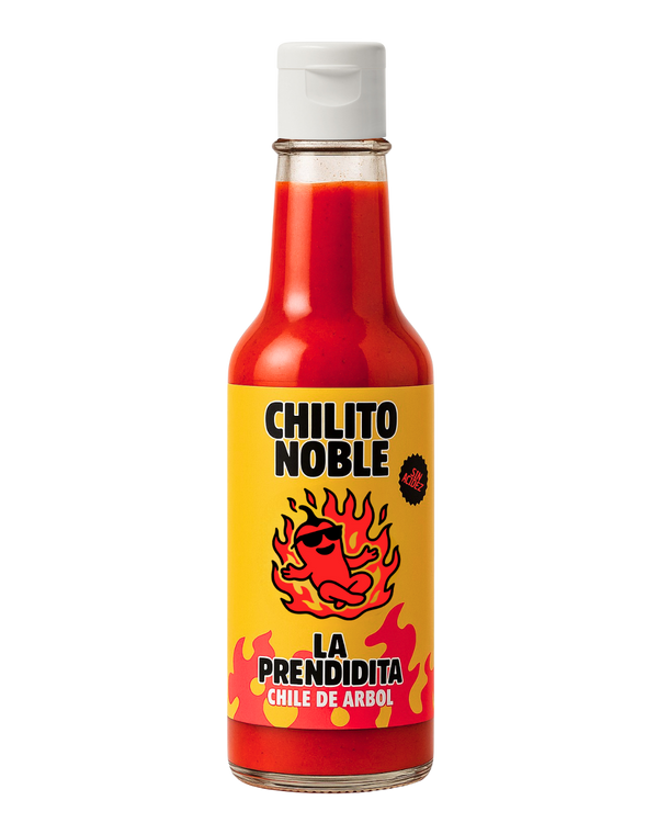 Botella de salsa Prendidita Chilito Noble para botanas.